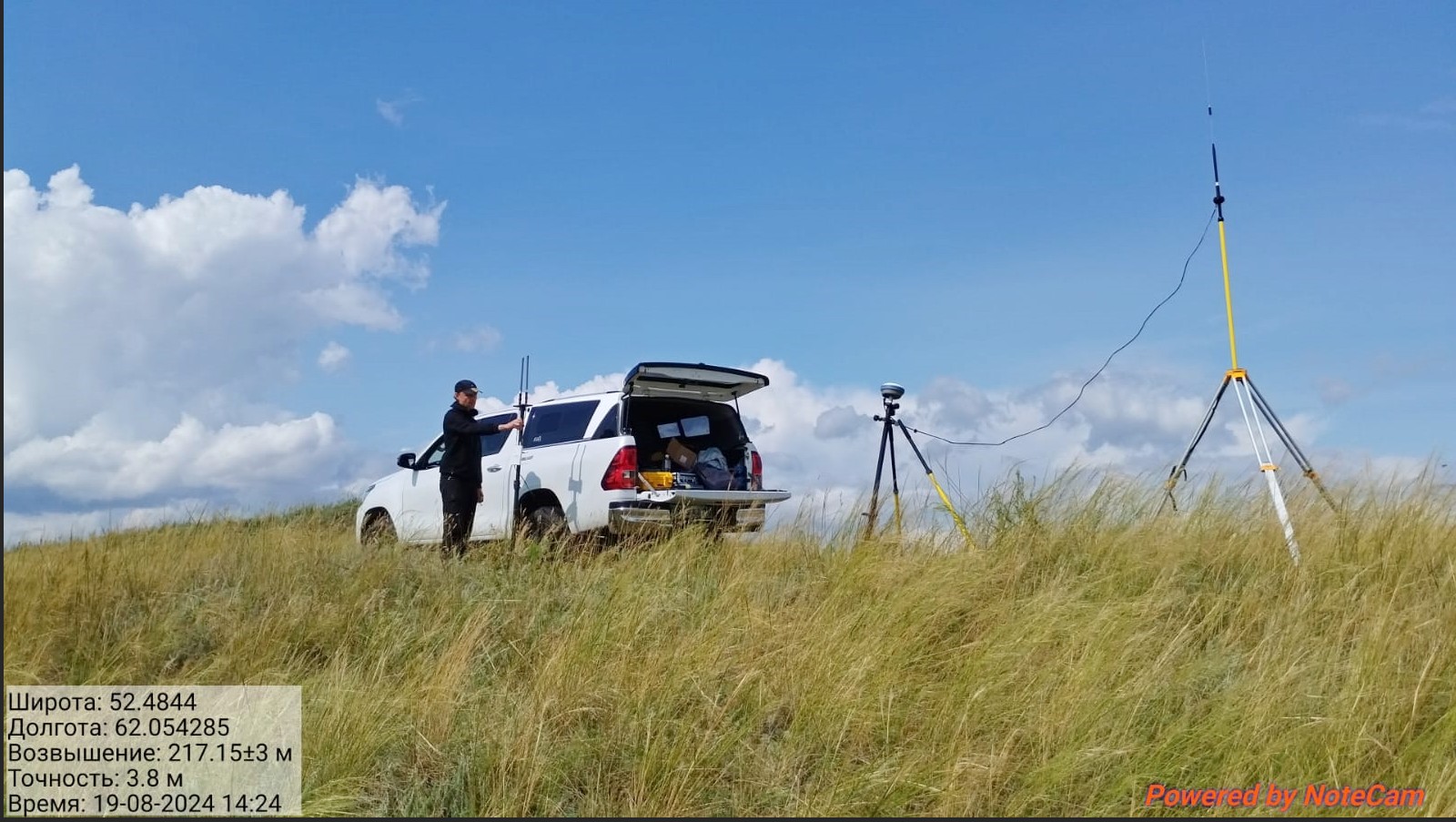 Рисунок 5 - Установка ГНСС приемника (ровера) CHCNAV i80 с радиоантенной на телескопической мачте