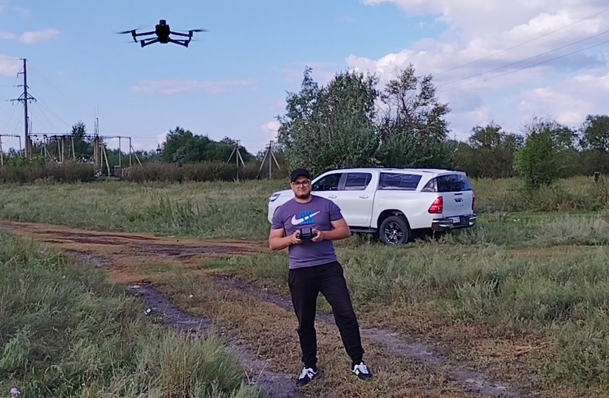 Рисунок 1 - БПЛА квадрокоптер типа DJI Mavic 3 в полевых условиях